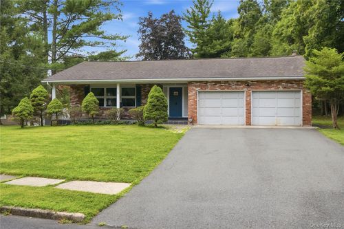 17 Little Brook Lane, Clarkstown, NY, 10956 | Card Image