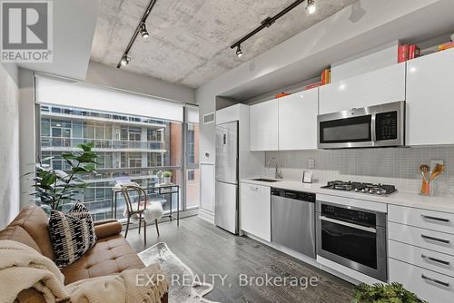 416-39 Brant St, Toronto, ON, M5V0M8 | Card Image