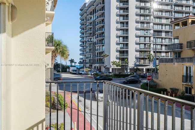 APT-202 - 8900 Collins Ave, Condo with 3 bedrooms, 2 bathrooms and null parking in Surfside FL | Image 18