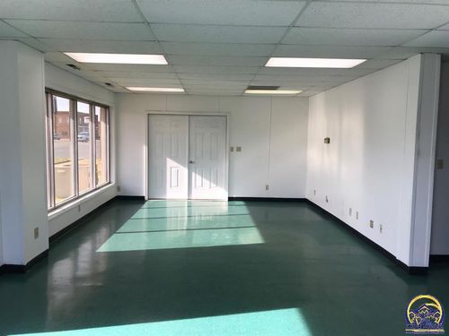 1830 W 6th Ave, Emporia, KS, 66801-6422 | Card Image