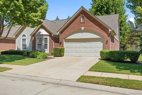 4421 Honeysuckle Dr, Sterling Heights, MI, 48314-1236 | Card Image