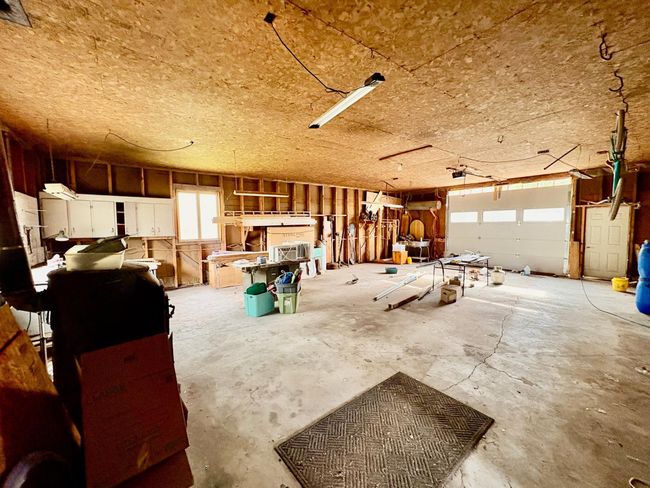 Garage | Image 32