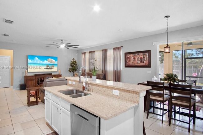 5806 Nw Breezy Brook Ct, House other with 3 bedrooms, 2 bathrooms and null parking in Port St. Lucie FL | Image 12