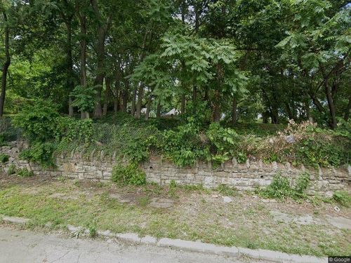 2202 Lister Ave, Kansas City, MO, 64127-3557 | Card Image