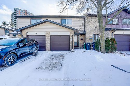 32-1121 Sandhurst Cir, Scarborough, ON, M1V1V4 | Card Image