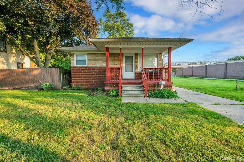 Elza Ave, Hazel Park, MI 48030
