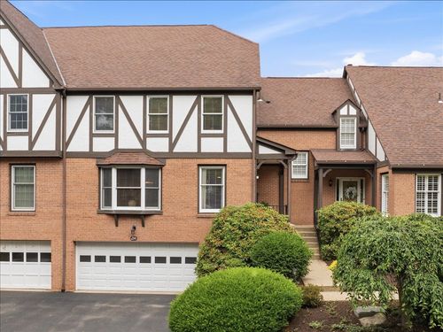 214 Thornberry Cir, Pittsburgh, PA, 15234-1025 | Card Image