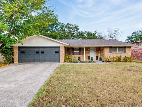 2402 14th St, Brownwood, TX, 76801-8024 | Card Image