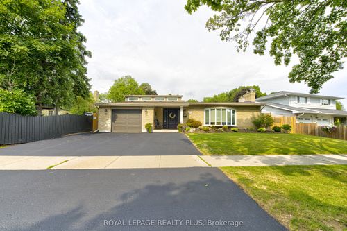 2063 Cavendish Dr, Burlington, ON, L7P1Y9 | Card Image