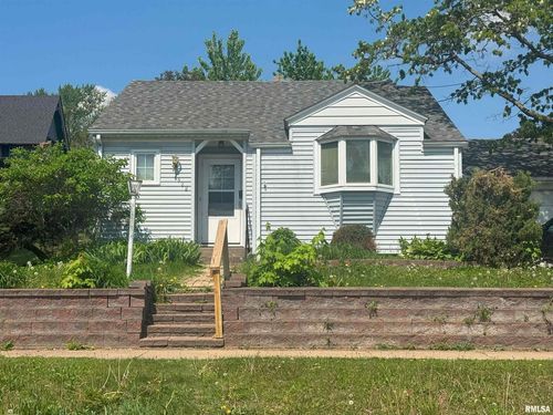 1522 N 4th St, Clinton, IA, 52732-2938 | Card Image