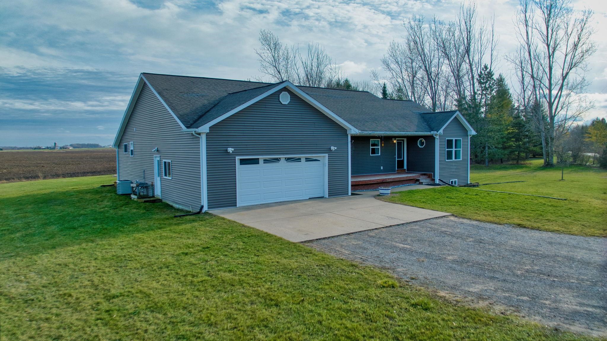 11 Mile Rd, Freeland, MI 48623