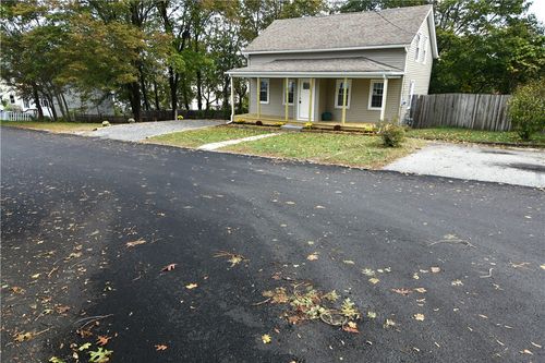 103 Summer St, Woonsocket, RI, 02895-1142 | Card Image