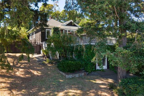 3870 Rowland Ave, Saanich, BC, V8Z1Y1 | Card Image