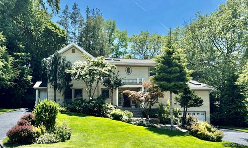 8 Briarfield Dr, Great Neck, NY, 11020-1410 | Card Image