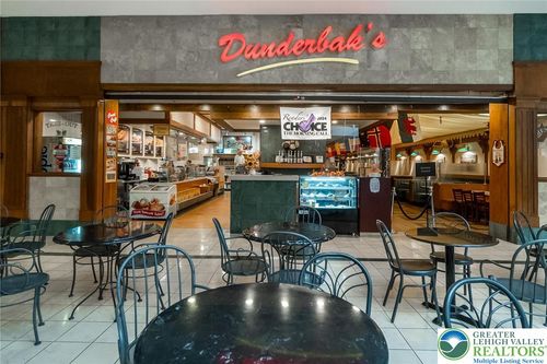 121 Lehigh Valley Mall, Whitehall, PA, 18052-5718 | Card Image