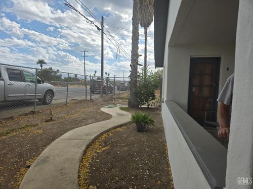 3721 Edison Hwy, Bakersfield, CA, 93307-2331 | Card Image