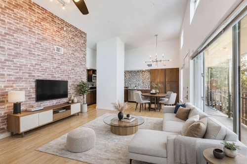 apt-217-2200 Dickson Dr, Austin, TX, 78704-4754 | Card Image