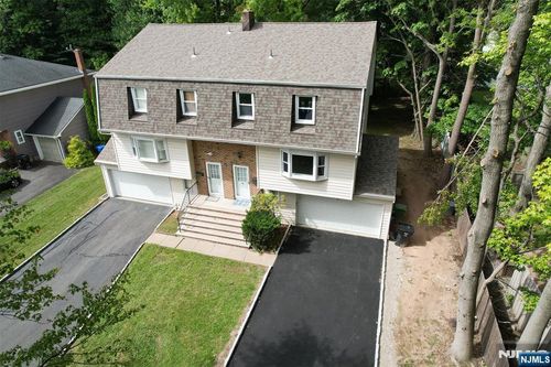 85B Primrose Ln, Paramus, NJ, 07652 | Card Image