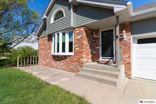 8110 Lowell Ave, Lincoln, NE, 68506-5933 | Card Image