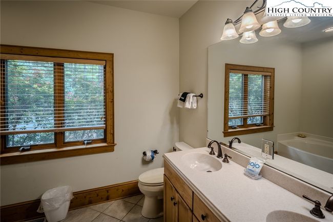 En-suite bath | Image 12