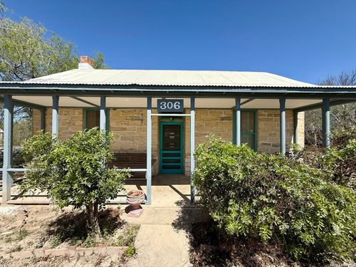 306 E El Paso St, Brackettville, TX, 78832-3204 | Card Image