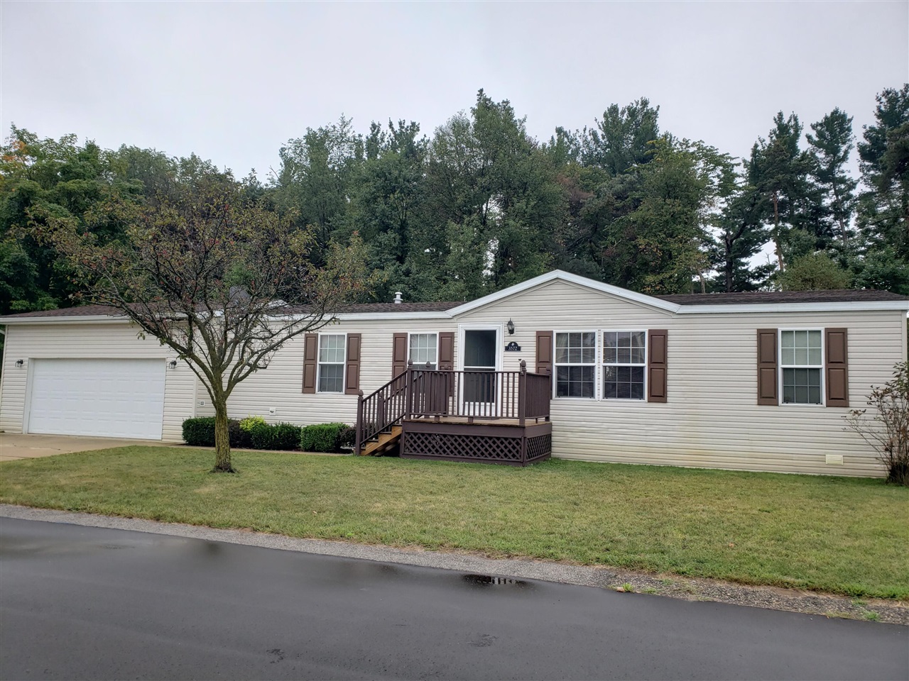 Hollyfield Dr, Cedar Springs, MI 49319