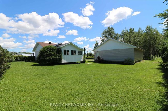 662 Edward Ave, House other with 2 bedrooms, 1 bathrooms and 2 parking in Holtyre ON | Image 39