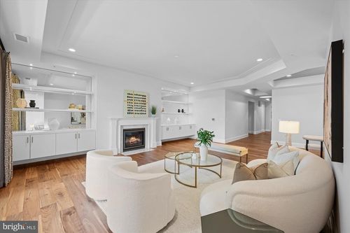 423-8121 River Rd, BETHESDA, MD, 20817-2702 | Card Image