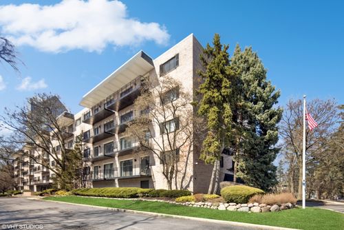 apt-4i-1S150 Spring Rd, Oakbrook Terrace, IL, 60181-4643 | Card Image