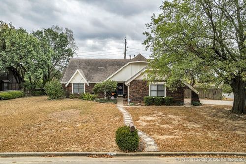 5524 E 76th Street, Tulsa, OK, 74136 | Card Image