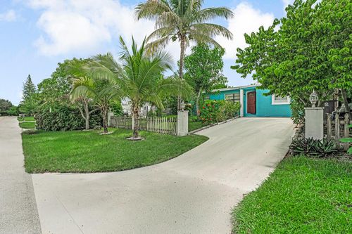 200 Ficus Tree Dr, Lantana, FL, 33462-5104 | Card Image