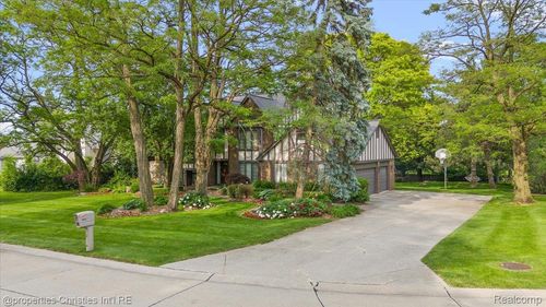 29812 Briarwood Ct, Farmington Hills, MI, 48331-1921 | Card Image