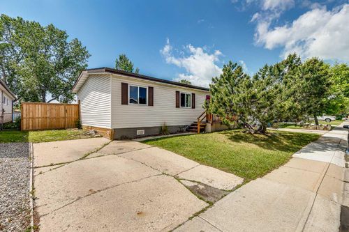 77 Spring Dale Cir Se, Airdrie, AB, T4A1P3 | Card Image