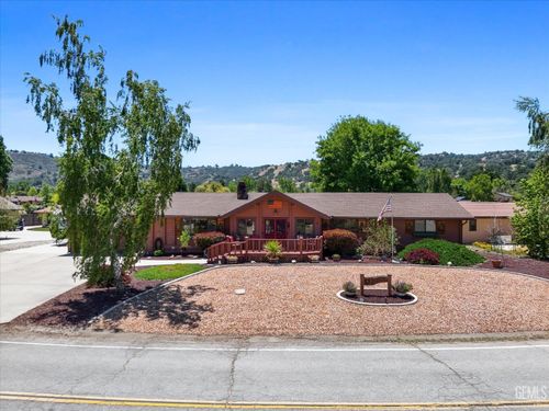 29980 Pinedale Dr, Tehachapi, CA, 93561-8587 | Card Image
