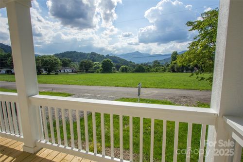 32 Bright St, Waynesville, NC, 28786-7715 | Card Image