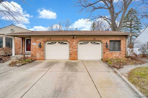 1311 Ottawa Dr, Royal Oak, MI, 48073-4725 | Card Image