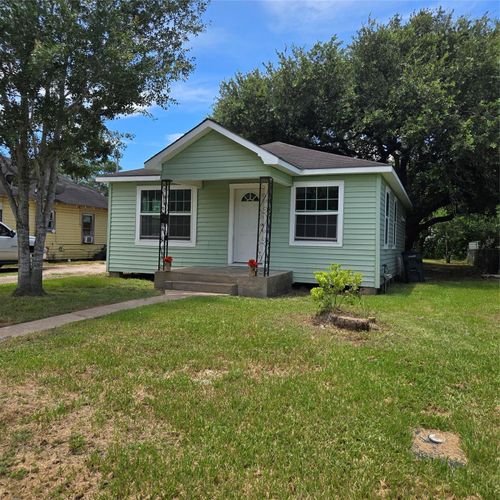 1003 Merchant St, El Campo, TX, 77437-3003 | Card Image