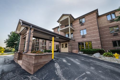 530 N Silverbrook Dr, West Bend, WI, 53090-2411 | Card Image