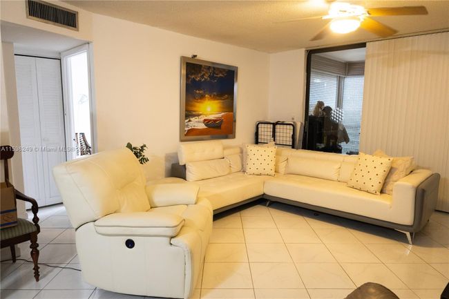 PH21 - 1300 Saint Charles Pl, Condo with 2 bedrooms, 2 bathrooms and null parking in Pembroke Pines FL | Image 7