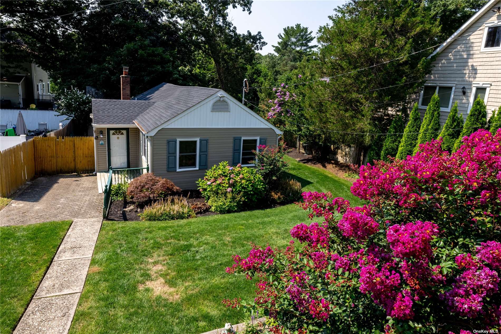 Dakota St, Ronkonkoma, NY 11779