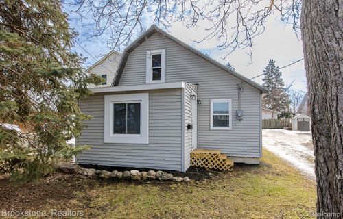 31 Heights Rd, Lake Orion, MI, 48362-2720 | Card Image