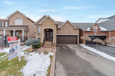 7 Amboise Cres, House other with 3 bedrooms, 3 bathrooms and 6 parking in Brampton ON | Image 2