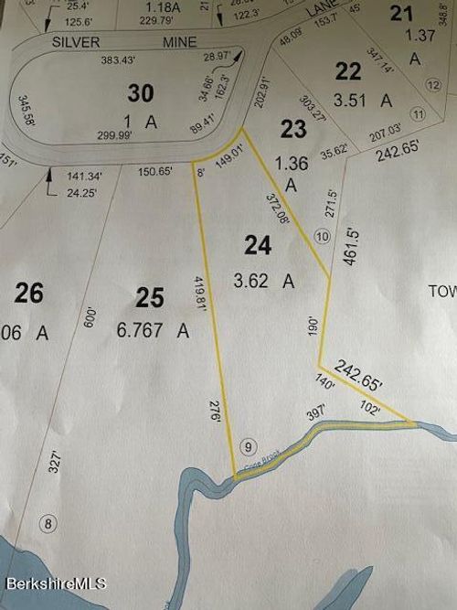 7 Silvermine Ln, West Stockbridge, MA, 01266-9220 | Card Image