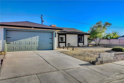 5289 Chattanooga Ave, Las Vegas, NV, 89122-7032 | Card Image