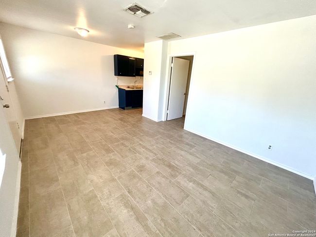 APT-5 - 643 W Summit Ave, Condo with 1 bedrooms, 1 bathrooms and null parking in San Antonio TX | Image 4