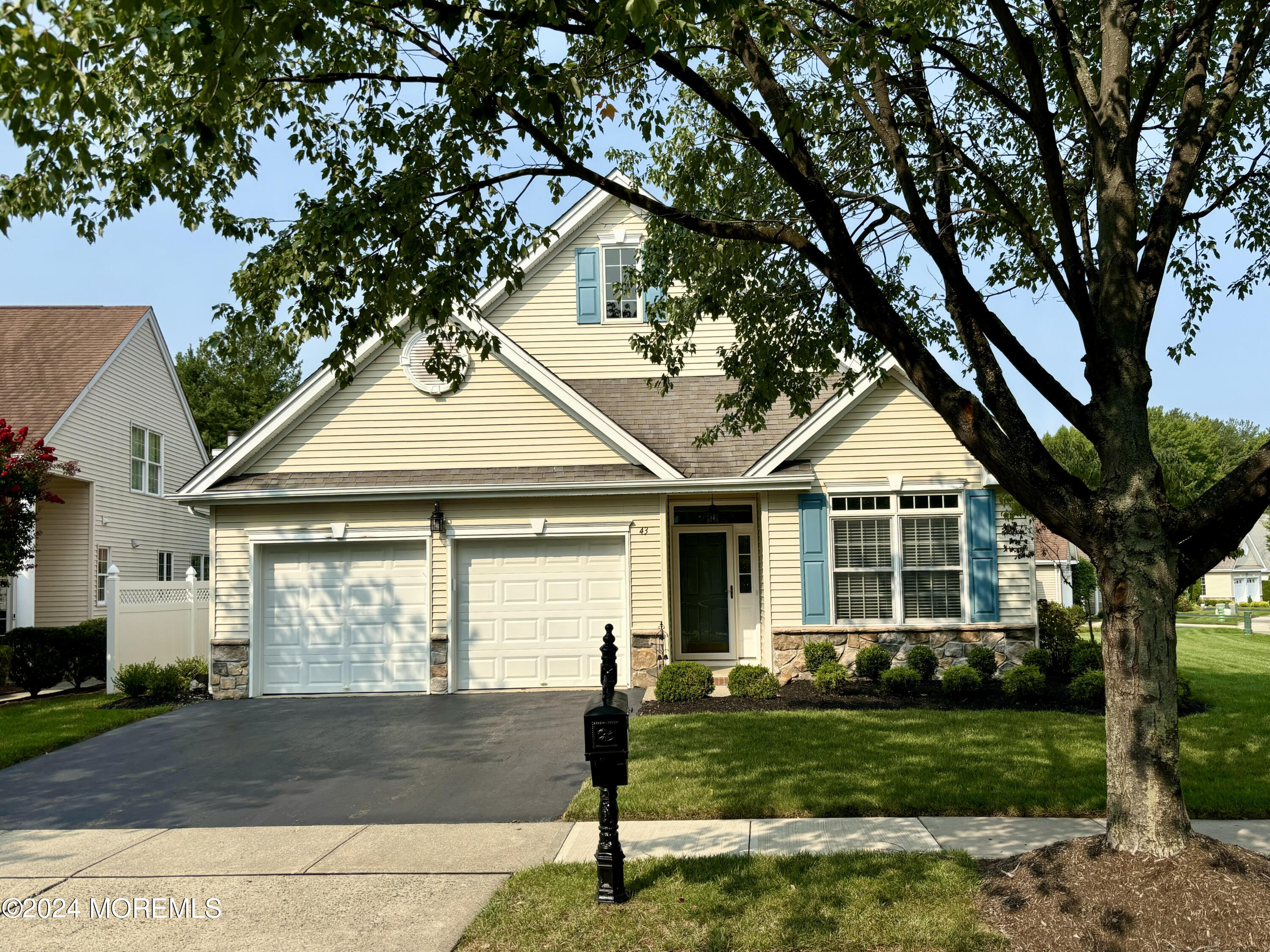 Londonberry Dr, Holmdel, NJ 07733
