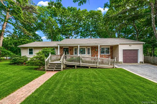 2 Linden Ave, Holtsville, NY, 11742-2330 | Card Image