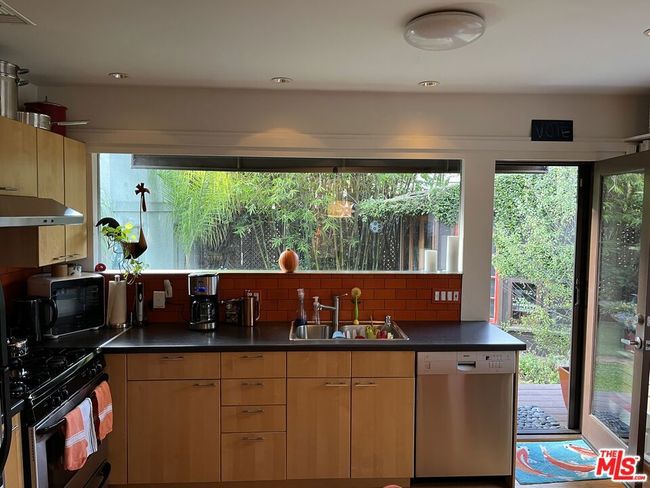 10739 Jefferson Blvd, Home with 4 bedrooms, 2 bathrooms and 2 parking in Culver City CA | Image 5