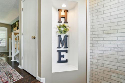5694 Danmar Dr, Canal Winchester, OH, 43110-8672 | Card Image