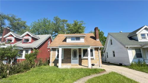 5462 Grasmere Ave, Maple Heights, OH, 44137-3564 | Card Image